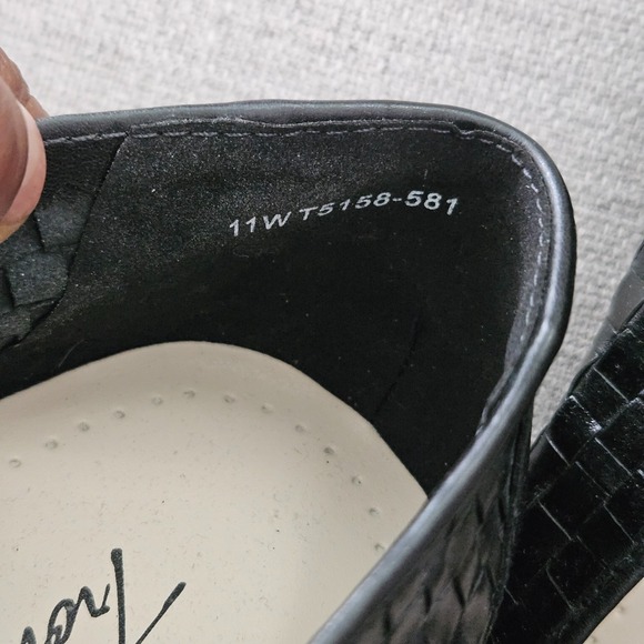 Trotters Liz Women's Sz 11M Black Leather Woven Loafers Flat Shoes - Picture 2 of 7